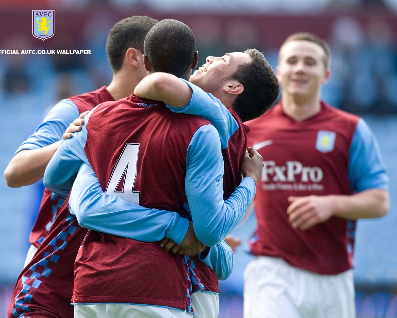 埃基蒂克：我将萨拉赫视为榜样，与他并肩作战令人荣幸（埃基蒂克称萨拉赫为榜样 与其并肩作战倍感荣幸）