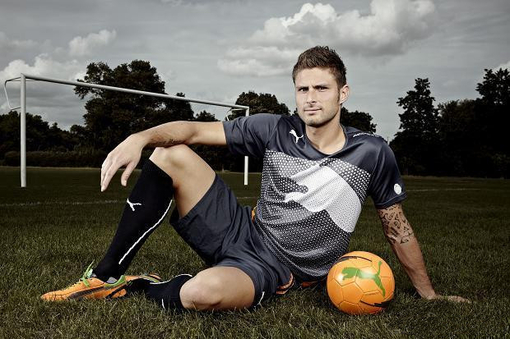 阿莫林质疑曼联青训引爆矛盾，遭年轻球员社交媒体回击（阿莫林质疑曼联青训引风波，年轻球员社媒发声反击）