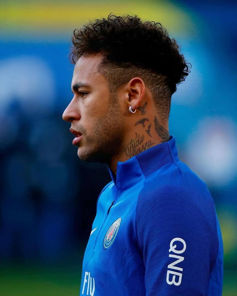 罗伯特·桑切斯是自2010年切赫以来首位英超送助攻的切尔西门将（罗伯特·桑切斯成为切尔西自2010年切赫后首位在英超送出助攻的门将）