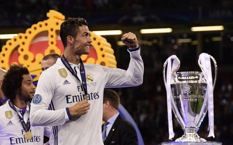 欧联对阵格拉茨风暴，卡拉布里亚打进挑球过人后精彩进球