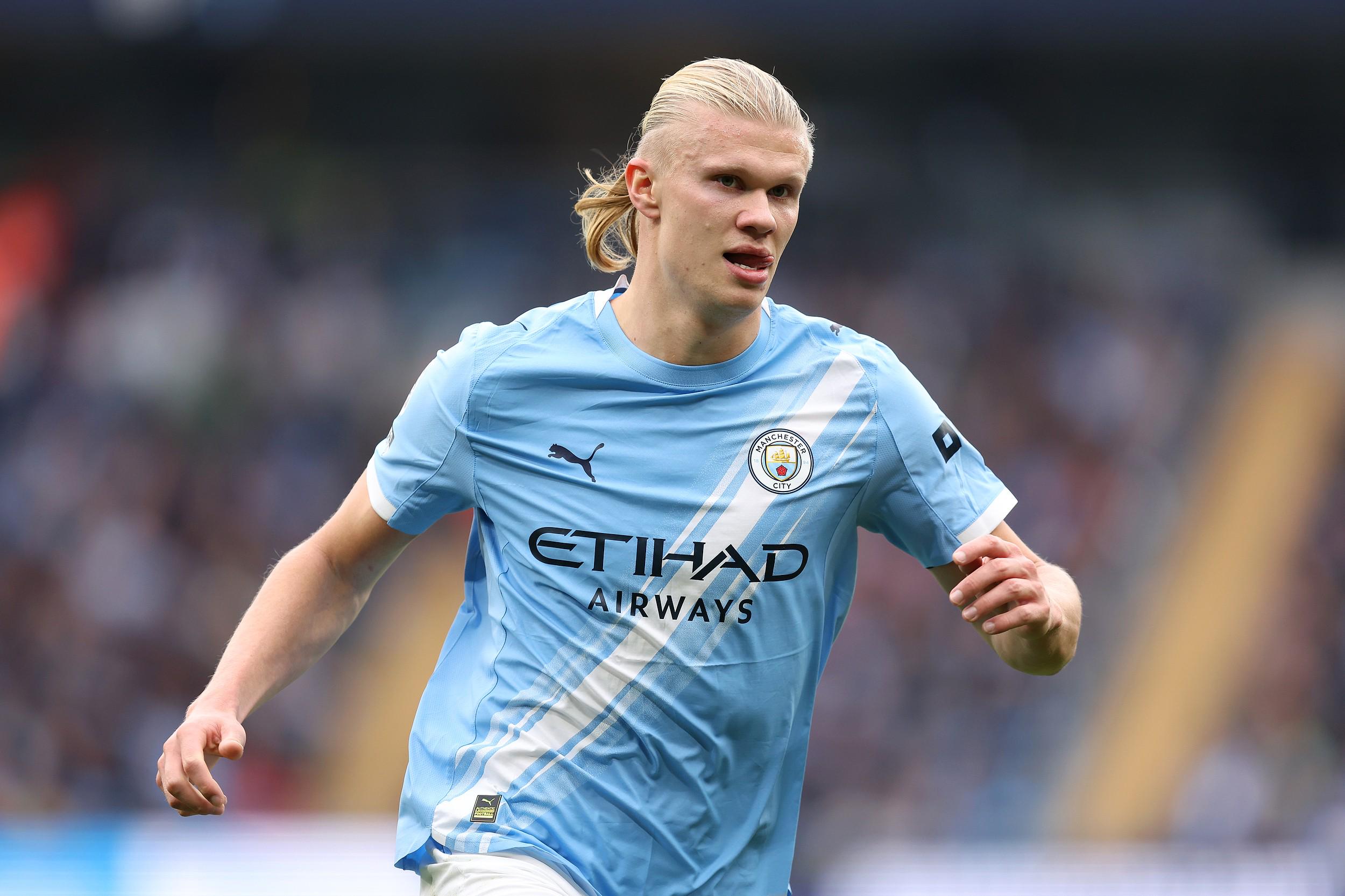 永久铭记！佩德罗-波罗在身上纹了欧联冠军奖杯图案（为铭记荣耀，佩德罗-波罗纹上欧联冠军奖杯）