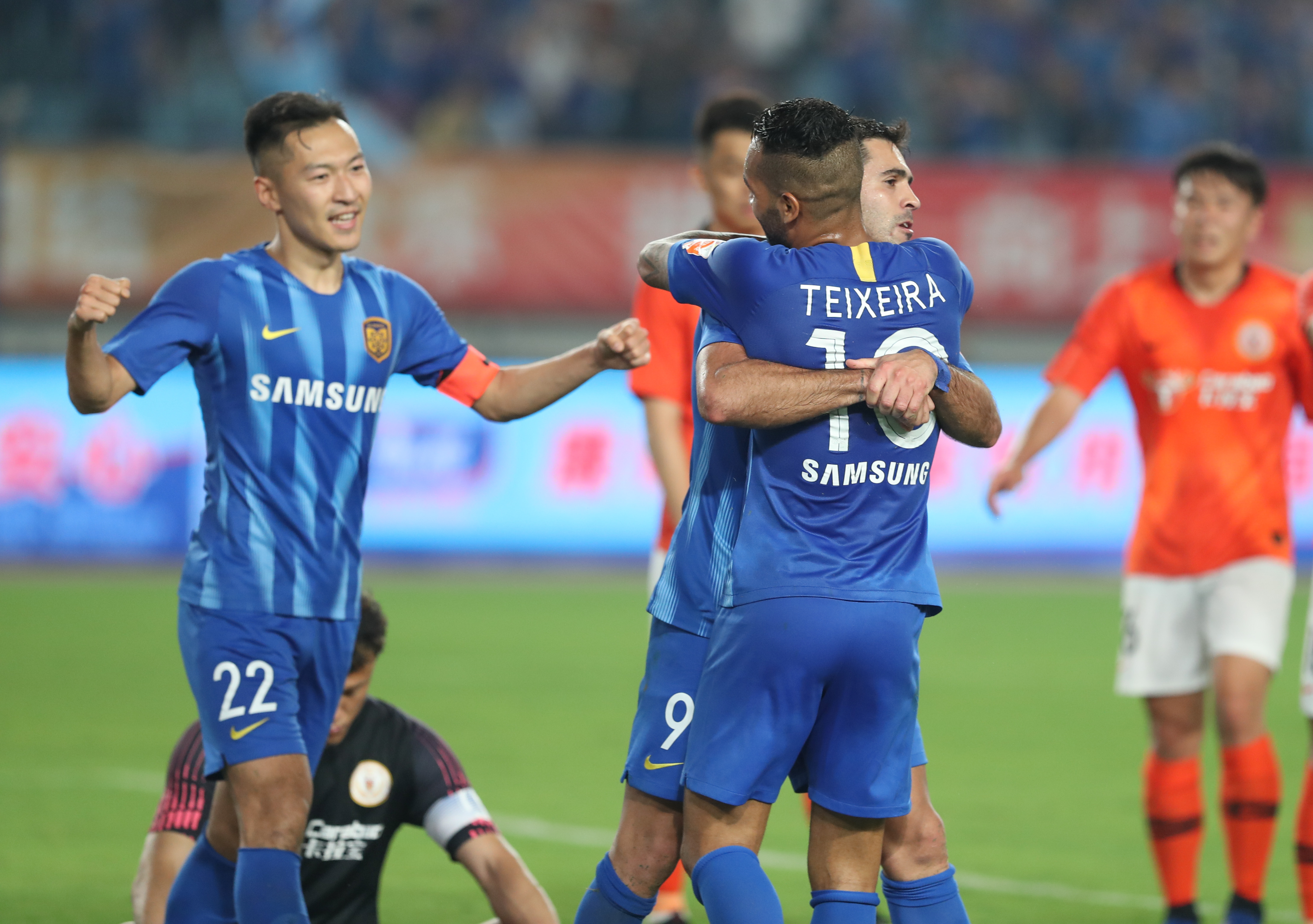 欧冠半场：齐玛乌龙，库杜斯造险，热刺1-0布拉格斯拉维亚