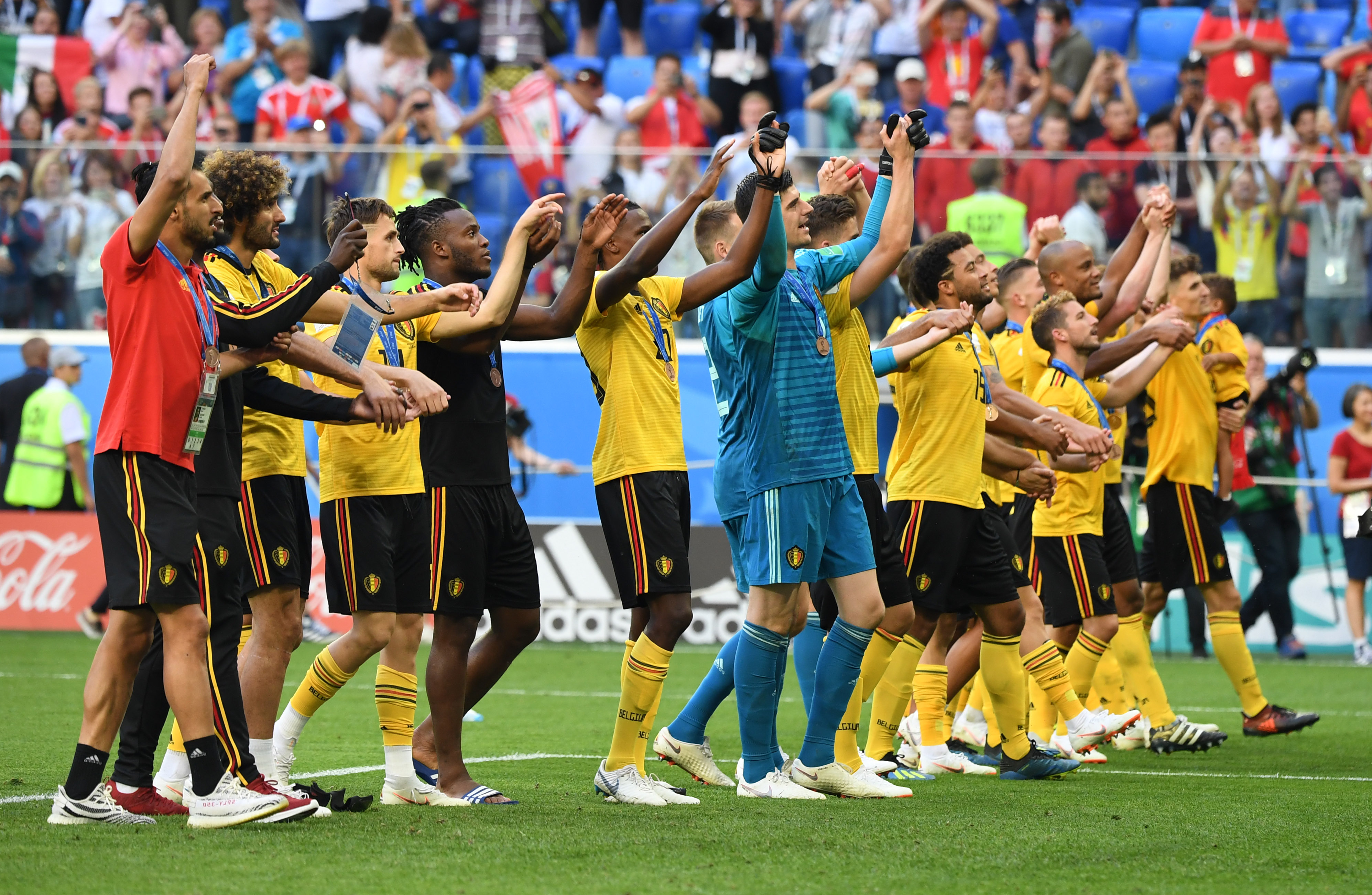 世俱杯夺冠赔率：巴黎1赔2.37领跑 皇马紧追（世俱杯夺冠赔率更新：巴黎2.37倍领衔 皇马紧追不舍）