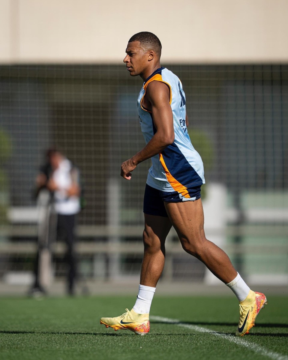 森林主帅：英超比欧联杯更重要，但我们也很重视欧联杯（森林主帅：英超更为关键，我们也不会轻视欧联杯）