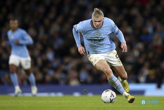 德甲球员身价下跌榜：穆西亚拉、凯恩跌1000万欧并列第一（德甲球员身价下滑榜：穆西亚拉与凯恩各降1000万欧并列榜首）