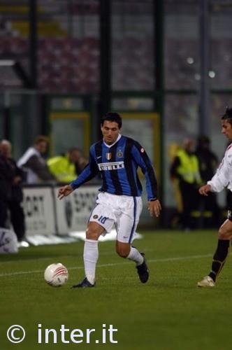 记者：李可并未参加申花赛前合练，明天能否首发存疑