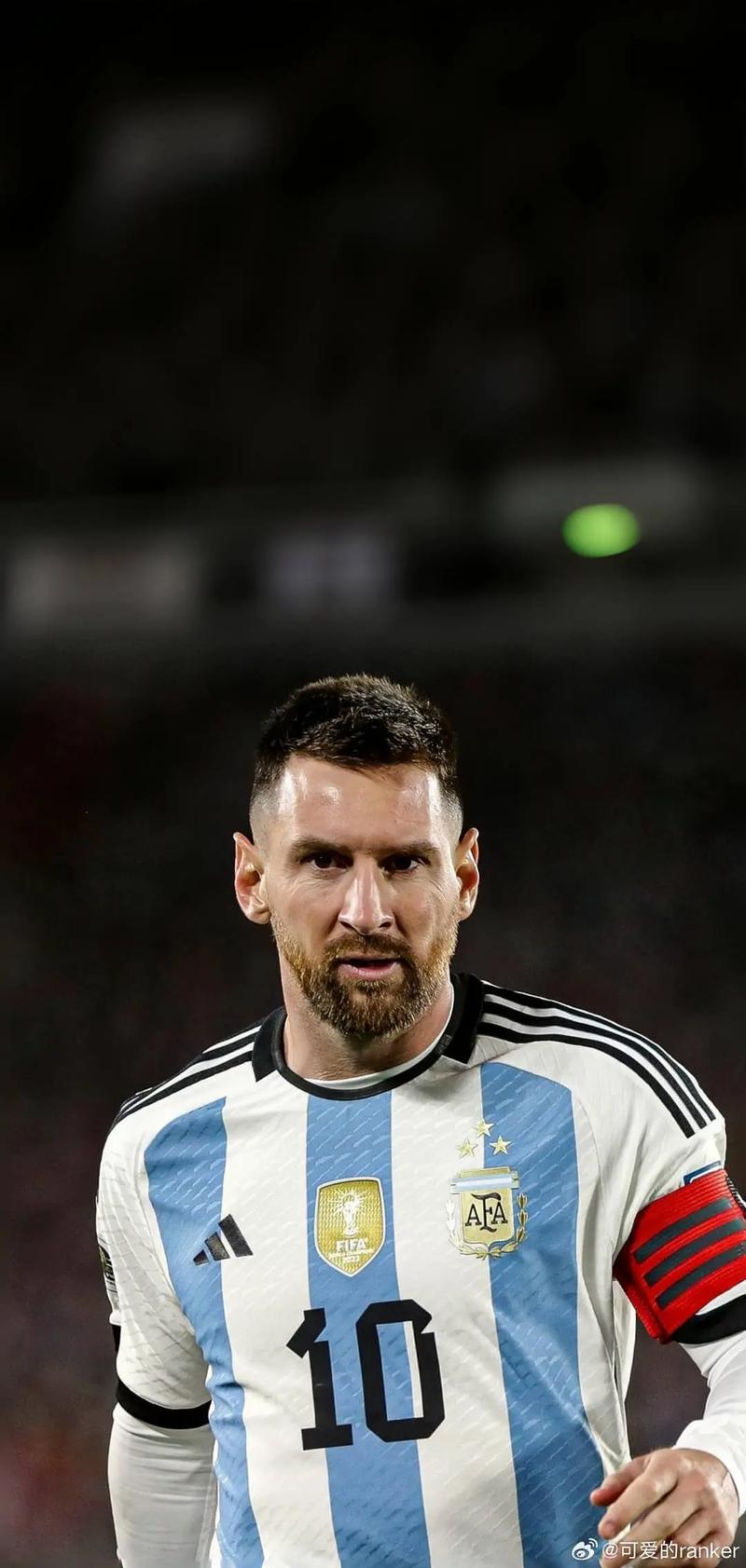 猜猜我是谁：北伦敦德比名场面！正飞铲威尔希尔的球员是谁？（北伦敦德比名场面回顾：是谁飞铲了威尔希尔？）